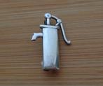 zilveren kleine broche waterpomp [189], Verzenden, Minder dan 4 cm, Zo goed als nieuw, Zilver