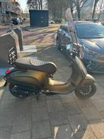 Vespa Sprint 2018 - Special Paint, Alarm, Windscherm, Fietsen en Brommers, Scooters | Vespa, Ophalen, Overige modellen, Zo goed als nieuw