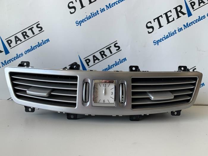 Luchtrooster Dashboard van een Mercedes S-Klasse, Auto-onderdelen, Dashboard en Schakelaars, Mercedes-Benz, Gebruikt, 3 maanden garantie