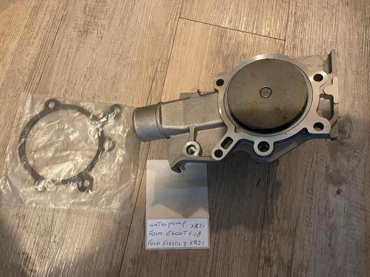 Nieuwe waterpomp Ford Fiesta XR2 Ford Escort XR3, Auto-onderdelen, Motor en Toebehoren, Ford, Oldtimer onderdelen, Nieuw, Ophalen of Verzenden