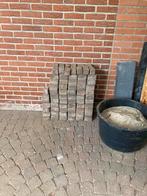 GRATIS Koppelstones 110 stuks, Ophalen, Gebruikt, Beton, Klinkers