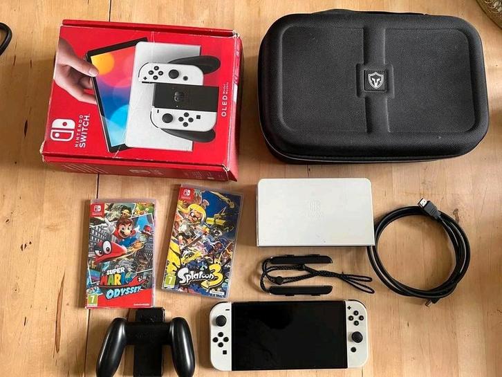 Nintendo Switch OLED + Games + Tas, Spelcomputers en Games, Spelcomputers | Nintendo Switch, Zo goed als nieuw, Switch OLED, Met 2 controllers