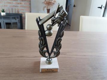 Biljart trofee beker   beschikbaar voor biedingen