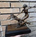 Bronzen beeld van vrouw met honden, Antiek en Kunst, Kunst | Beelden en Houtsnijwerken, Ophalen of Verzenden