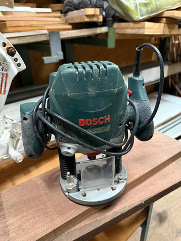 Bosch bovenfrees, nauwelijks gebruikt  beschikbaar voor biedingen