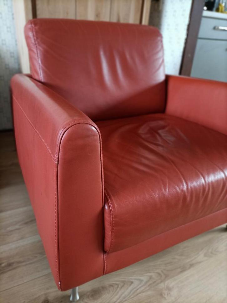 Twee steenrode leren fauteuils, Huis en Inrichting, Fauteuils, Leer, 50 tot 75 cm, 75 tot 100 cm, Ophalen