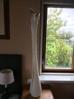 Hoge glazen design vaas, Ophalen, Wit, 75 cm of meer, Glas
