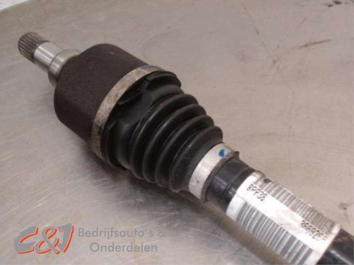 Aandrijfas rechts-voor van een Peugeot Partner, Auto-onderdelen, Remmen en Aandrijving, Peugeot, Gebruikt, 3 maanden garantie