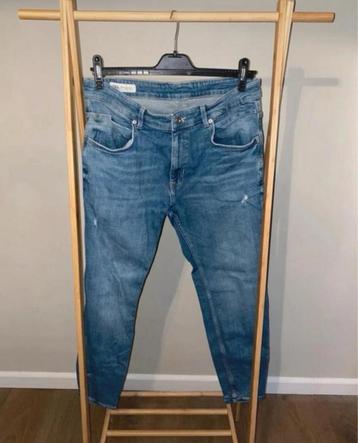 Zara jeans beschikbaar voor biedingen