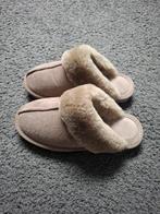 Warmbat sloffen, Beige, Nieuw, Ophalen of Verzenden, Pantoffels of Sloffen