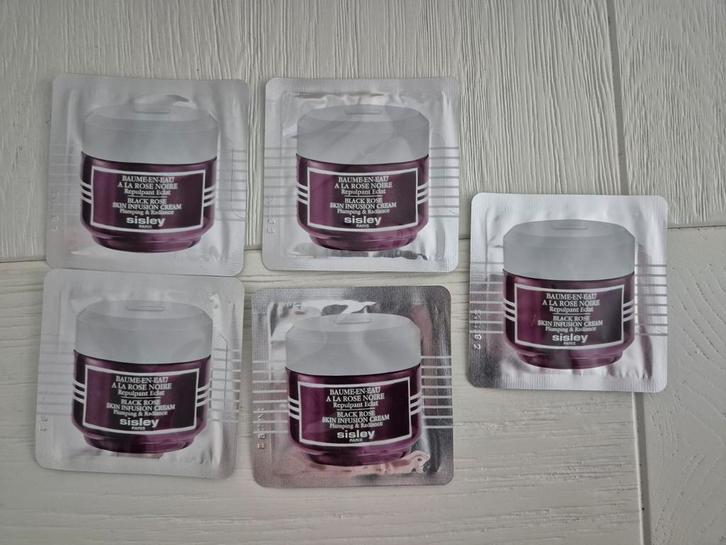 Sisley Black Rose Skin Infusion Cream Plumping & Radiance, Sieraden, Tassen en Uiterlijk, Uiterlijk | Gezichtsverzorging, Nieuw