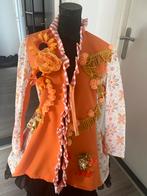 Oranje/geel nieuwe carnavalsjas maat m/l iets getailleerd, Carnaval, Maat 42/44 (L), Nieuw, Ophalen of Verzenden
