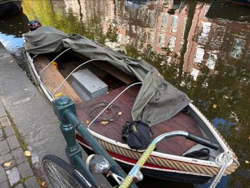 Grachtenboot, vlet, 5,5 meter beschikbaar voor biedingen