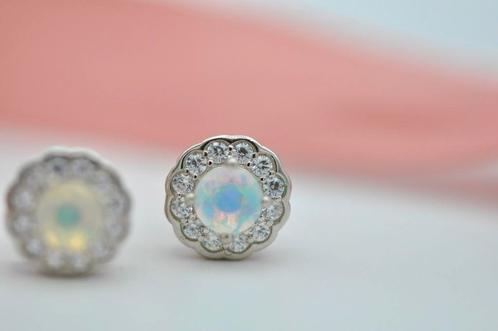 Zilveren oorknopjes met opaal, Sieraden, Tassen en Uiterlijk, Edelstenen, Nieuw, Ophalen of Verzenden