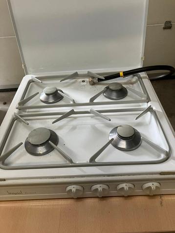 Kookfornuizen, strijkplank, staan lampen en toiletstoel  beschikbaar voor biedingen