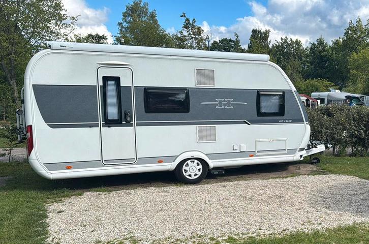 Hobby KMF 490 mover/airco/luifel (2019), Caravans en Kamperen, Caravans, Particulier, tot en met 5, 1250 - 1500 kg, Treinzit, Hobby