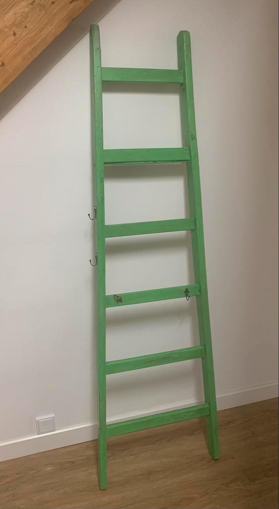 Brocante vintage Decoratie Ladder Groen, Doe-het-zelf en Verbouw, Ladders en Trappen, Gebruikt, Ladder, Minder dan 2 meter, Ophalen