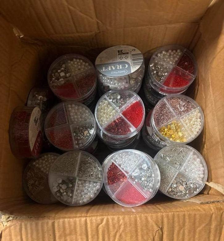 Grote partij kralen en bedels, Hobby en Vrije tijd, Kralen en Sieraden maken, Zo goed als nieuw, Kraal, Ophalen of Verzenden