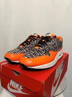 ALS NIEUW! Maat 45,5 - Nike Air Max 1 Just Do It Orange, Kleding | Heren, Schoenen, Overige kleuren, Verzenden, Nike, Nike