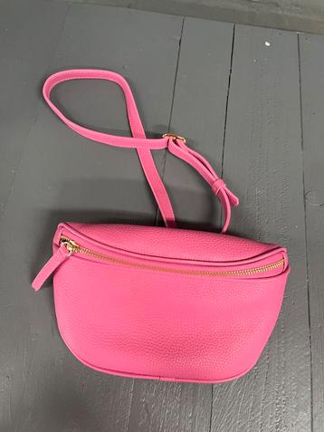 Leuk schoudertasje (leer!) beschikbaar voor biedingen