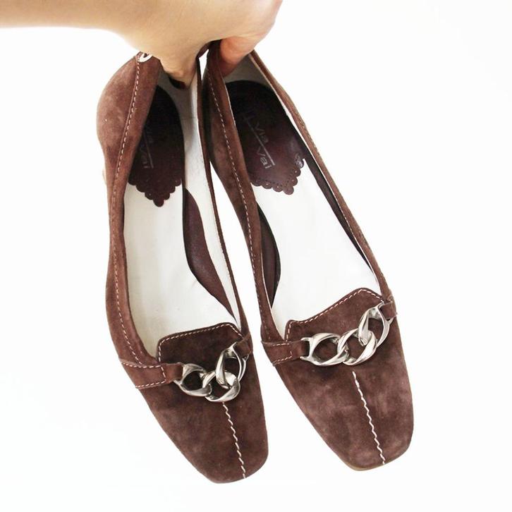 Zeer Mooie Suede Via Vai Instappers s7 (Maat 39) € 45,-, Kleding | Dames, Schoenen, Zo goed als nieuw, Instappers, Bruin, Ophalen of Verzenden