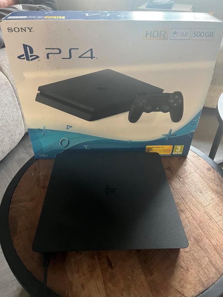 PS4 Gebruikt + 5 Games (F1, FIFA, Hotwheels), Spelcomputers en Games, Spelcomputers | Sony PlayStation 4, Gebruikt, Original, 500 GB
