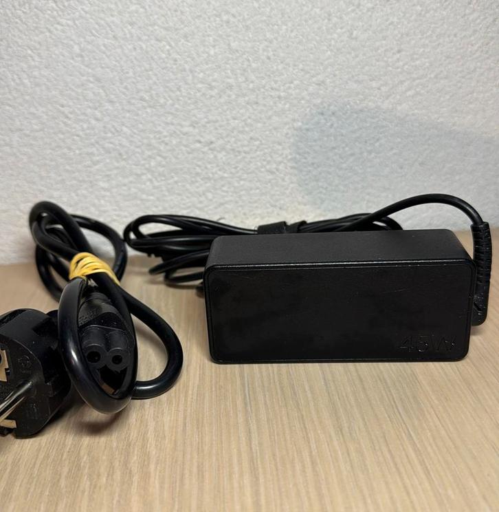 Originele Lenovo 45W Adapter - gele slim tip aansluiting, Computers en Software, Laptop-opladers, Zo goed als nieuw, Ophalen of Verzenden
