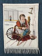 Borduurwerk Oude Vrouw met Spinnewiel, Ophalen of Verzenden