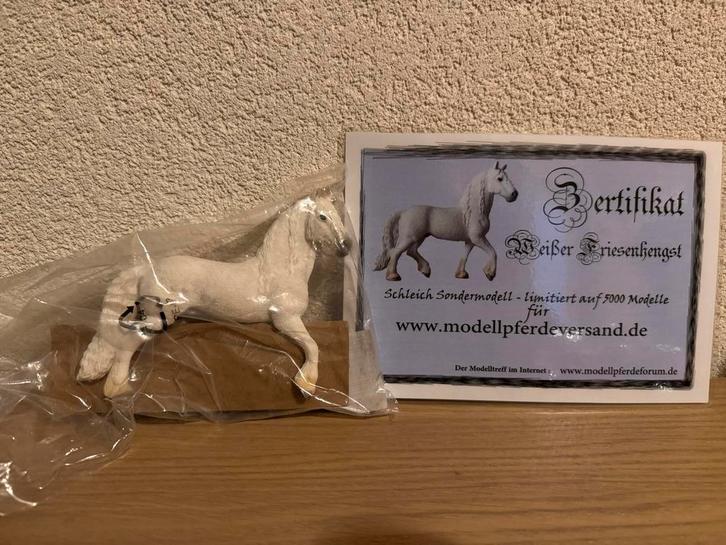 Zeldzaam Schleich Fries Paard Wit - Nieuw in Verpakking, Verzamelen, Dierenverzamelingen, Nieuw, Beeldje of Figuurtje, Paard, Ophalen of Verzenden