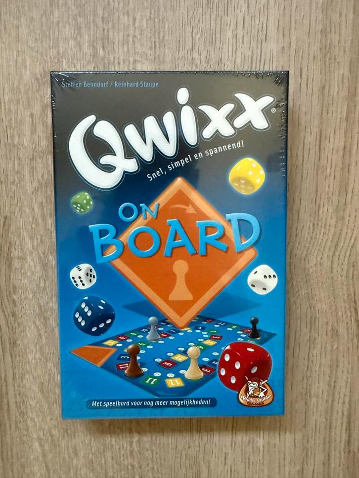 Qwixx on Board - Dobbelspel met Speelbord!, Hobby en Vrije tijd, Gezelschapsspellen | Bordspellen, Nieuw, Een of twee spelers