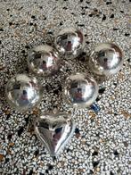 Oude zilverkleurige kerstballen en hart. Zes stuks, Ophalen of Verzenden, Gebruikt