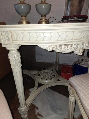 Ronde tafel (90cm) met 2 stoelen beschikbaar voor biedingen
