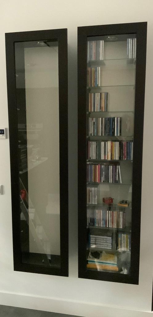2 hang vitrinekasten, Huis en Inrichting, Kasten | Vitrinekasten, Zo goed als nieuw, Minder dan 100 cm, 50 tot 100 cm, 25 tot 50 cm