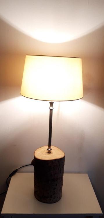 Exclusieve houten lamp (handgemaakt) beschikbaar voor biedingen