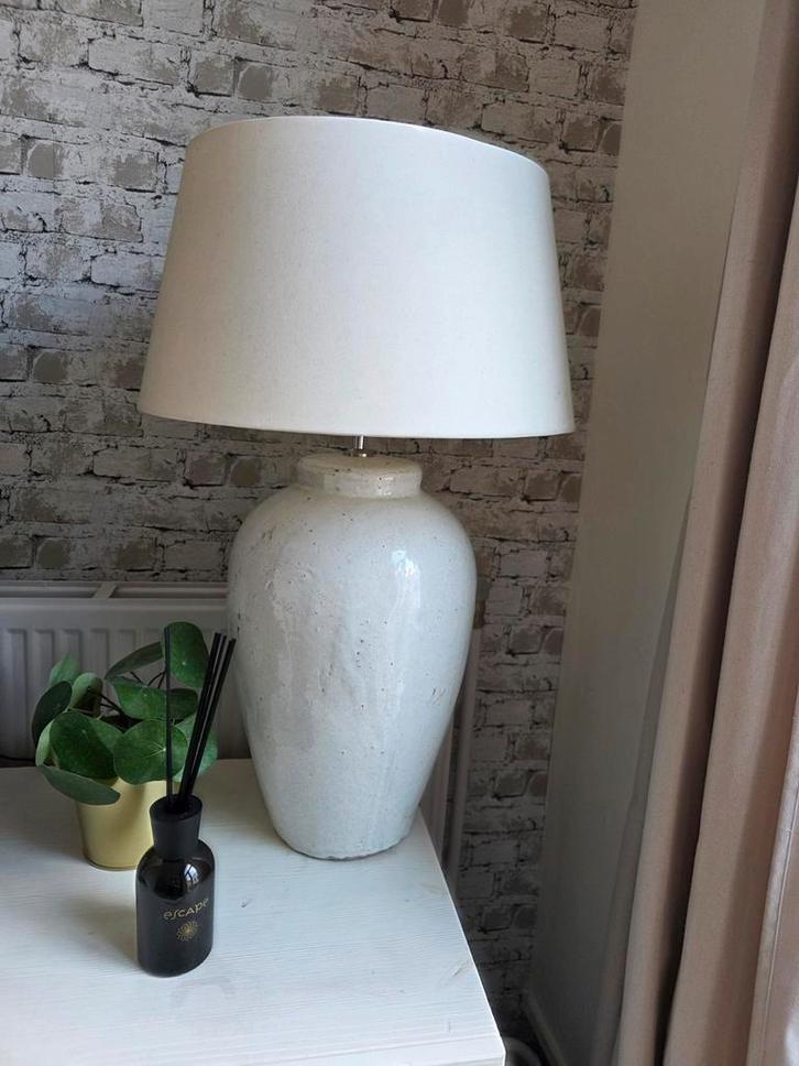 Witte keramische tafellamp met stoffen kap, Huis en Inrichting, Lampen | Vloerlampen, Zo goed als nieuw, Minder dan 100 cm, Glas