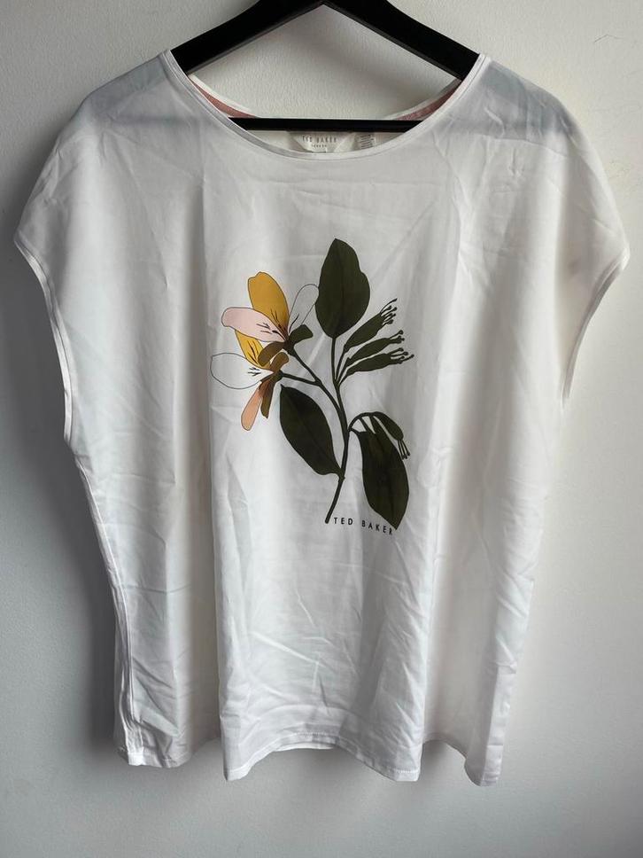 Ted Baker T-shirt Wit Maat 44, Kleding | Dames, T-shirts, Gedragen, Maat 42/44 (L), Wit, Korte mouw, Ophalen of Verzenden