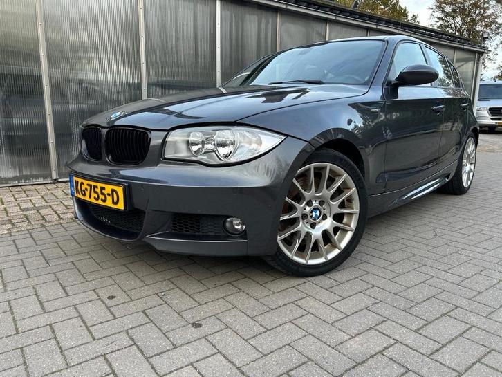 BMW 1-Serie 2.0 120I 2006 Grijs, Auto's, BMW, Bedrijf, 1-Serie, Airconditioning, Navigatiesysteem, Parkeerassistent, Parkeersensor