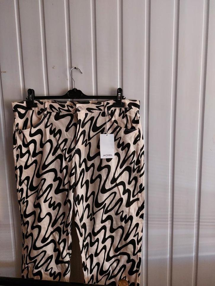 Monki Broek met Print - Maat 48 NIEUW, Kleding | Dames, Broeken en Pantalons, Nieuw, Maat 46/48 (XL) of groter, Beige, Lang, Ophalen of Verzenden