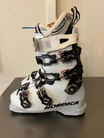 Nordica Pro Machine 3 105W Dames Skischoenen maat 24,5 (38) beschikbaar voor biedingen