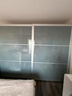 Ruime kledingkast met schuifdeuren en speciale broekhouders, Huis en Inrichting, Kasten | Kledingkasten, Ophalen of Verzenden