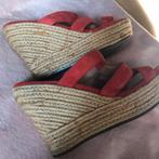 Sleehak slippers van UGG rood suède, Ophalen of Verzenden, Zo goed als nieuw, Rood