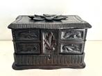 Antieke houtsnijwerk sieradenkist  Zwarte Woud, Antiek en Kunst, Curiosa en Brocante, Ophalen