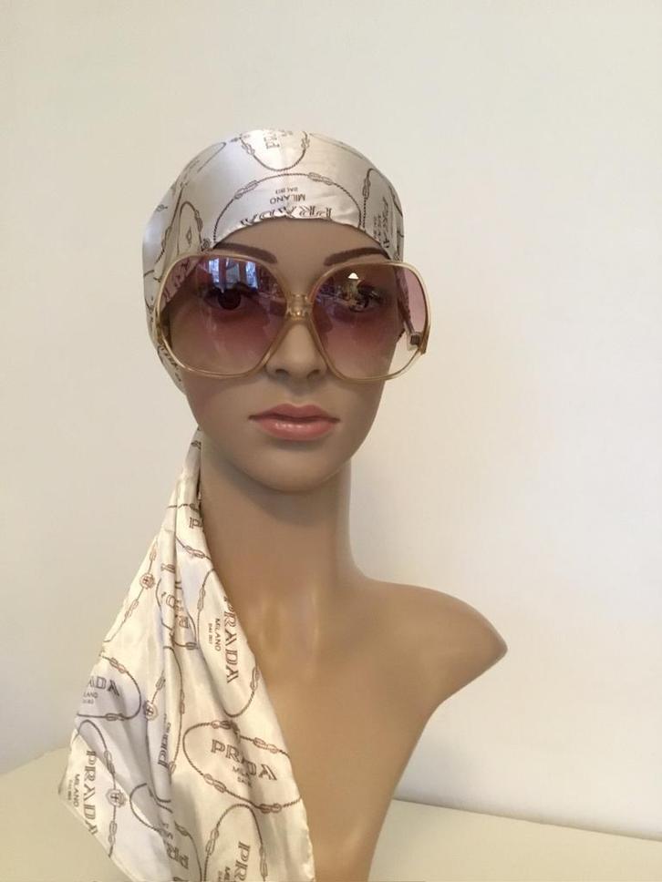 Vintage Zonnebril ( in Hilversum ), Sieraden, Tassen en Uiterlijk, Zonnebrillen en Brillen | Dames, Gebruikt, Zonnebril, Overige merken