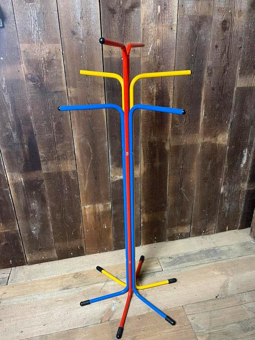 Vintage jaren 80 ikea Plagg memphis stijl staande kapstok, Huis en Inrichting, Woonaccessoires | Kapstokken, Zo goed als nieuw