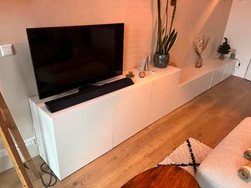 Witte ikea kasten (model: BESTÅ) - afbeelding 2