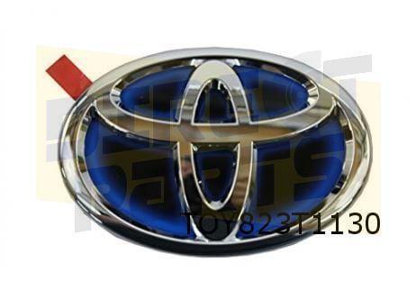 Toyota Yaris/Yaris Cross/Prius embleem logo ''Toyota'' achte, Auto-onderdelen, Carrosserie en Plaatwerk, Toyota, Nieuw, Verzenden