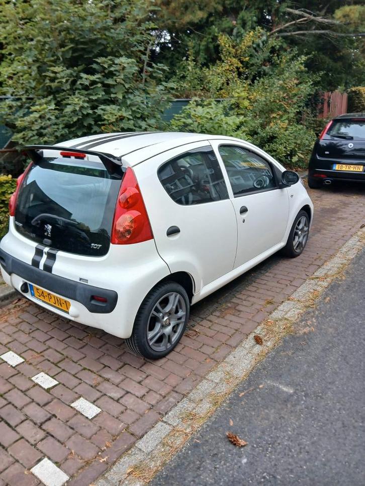 Peugeot 107 1.0 12V 5DR 2011 Wit Te ruil tegen vw caddy, Auto's, Peugeot, Particulier, Airbags, Lichtmetalen velgen, Benzine, A