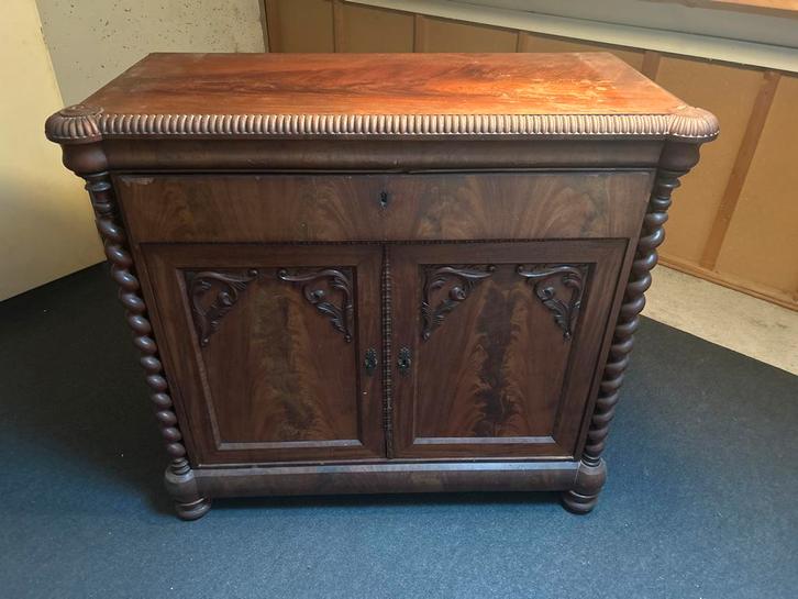 Antieke kast met gedraaide zuilen, Antiek en Kunst, Antiek | Meubels | Kasten, Ophalen