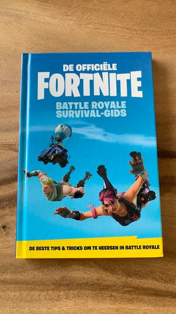 Boek Fortnite en een verzameling kaarten beschikbaar voor biedingen