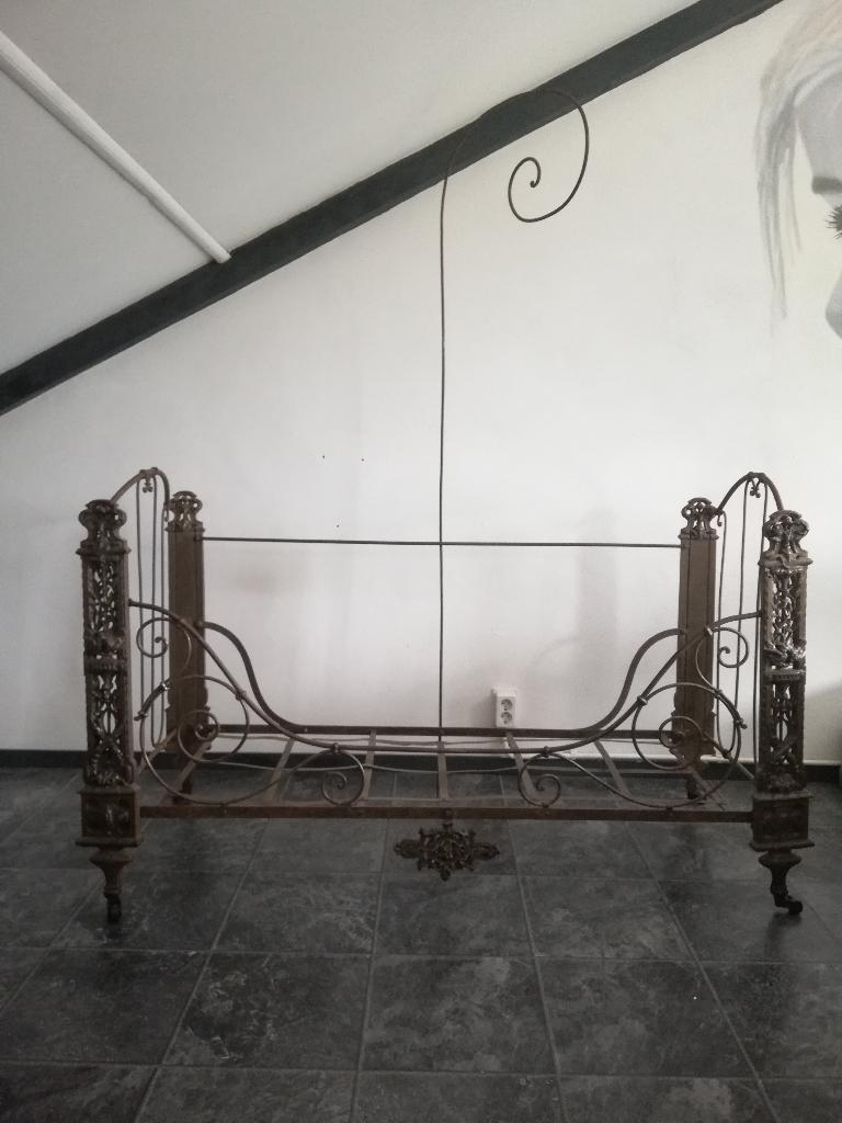 Antiek kinder bed met hemelslinger, Antiek en Kunst, Antiek | Meubels | Bedden, Ophalen